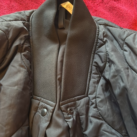 Lululemon Quilted Light Insulation
Jacket Size 12 Black Oversized Fit - Picture 3 of 6